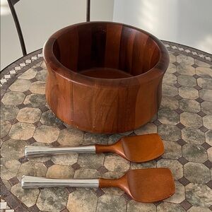 Nombe Wooden Salad Bowl with Serving Utensils! I posted scratches and nicks